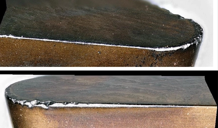 Image composé en deux parties. En haut : vue 3D d’une arête de coupe de la plaquette usée, pointe de la plaquette vers la droite. En bas : vue 3D d’une arête de coupe de la plaquette usée, pointe de la plaquette vers la gauche.